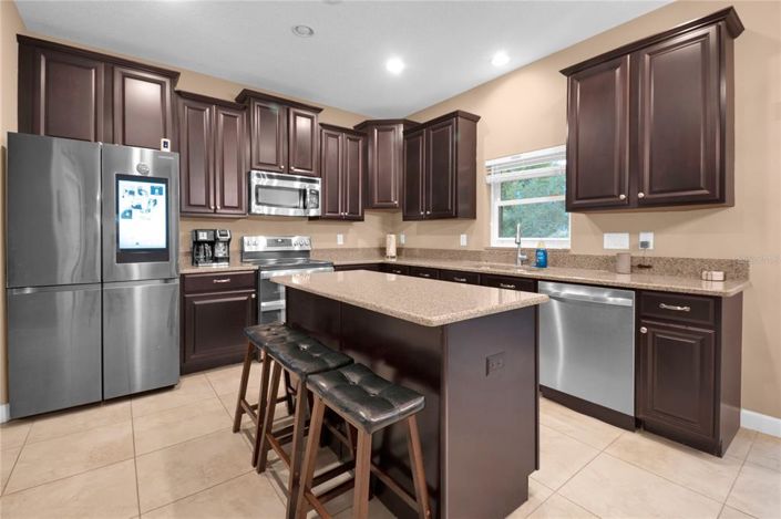 Image No.2-5 Bed Property for sale