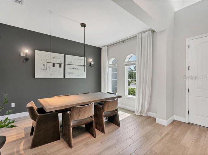 Image No.11-6 Bed Property for sale