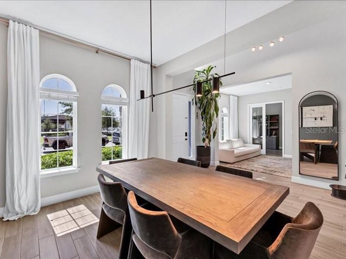 Image No.12-6 Bed Property for sale