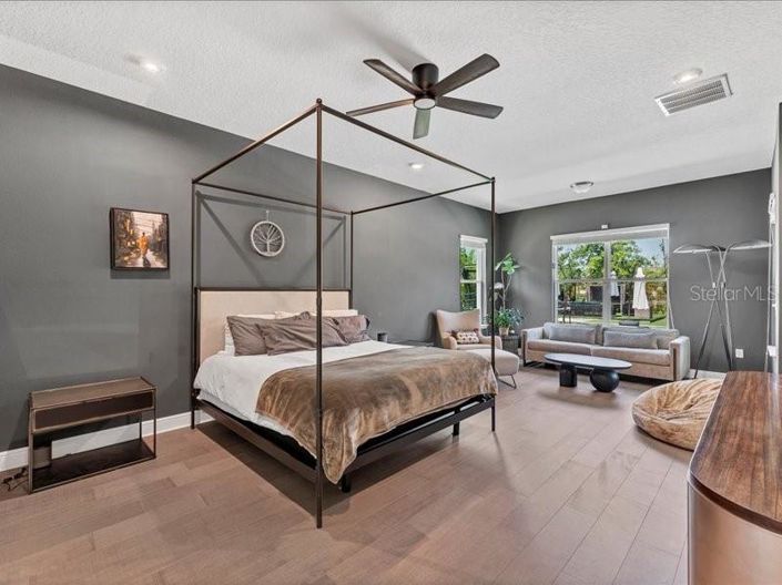 Image No.15-6 Bed Property for sale