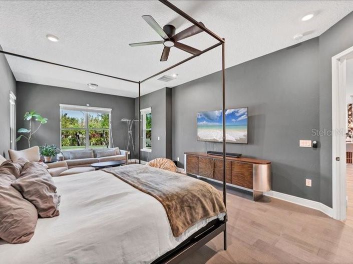 Image No.16-6 Bed Property for sale