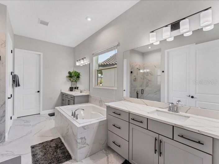 Image No.17-6 Bed Property for sale