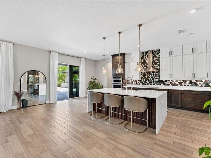 Image No.6-6 Bed Property for sale