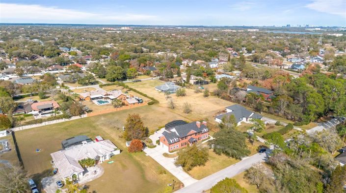 Image No.10-5 Bed Property for sale