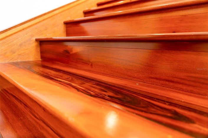 Image No.16-5 Bed Property for sale