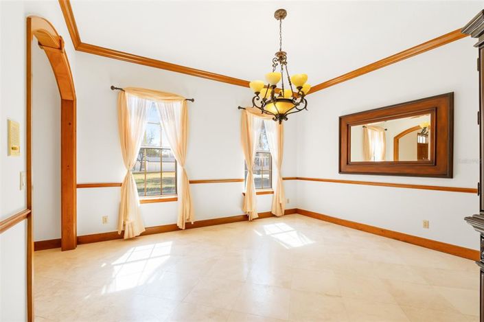 Image No.17-5 Bed Property for sale