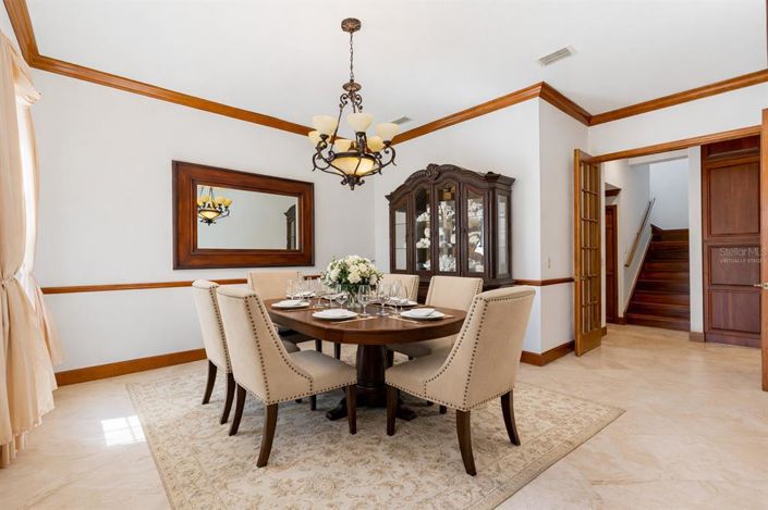 Image No.20-5 Bed Property for sale