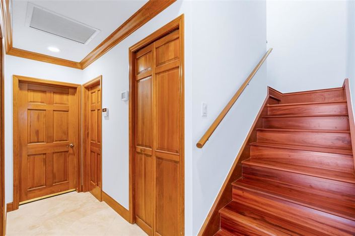 Image No.50-5 Bed Property for sale