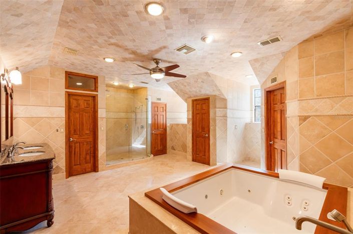 Image No.55-5 Bed Property for sale