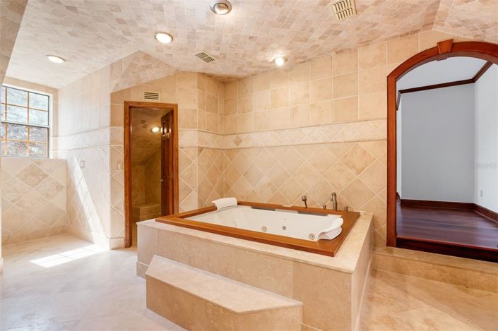 Image No.57-5 Bed Property for sale