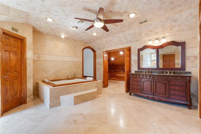 Image No.58-5 Bed Property for sale