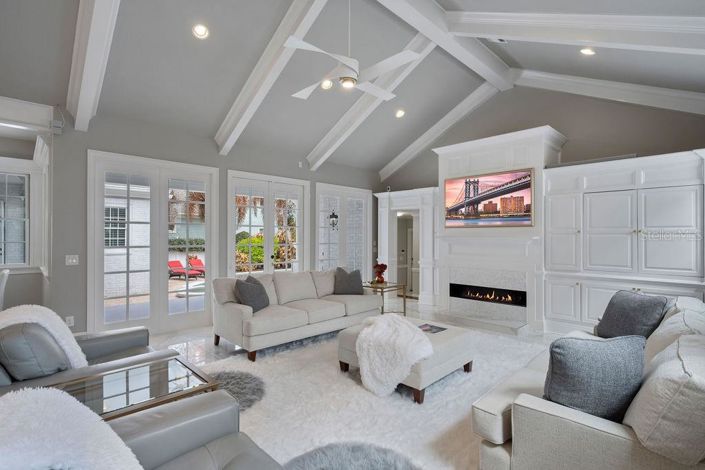 Image No.20-5 Bed Property for sale