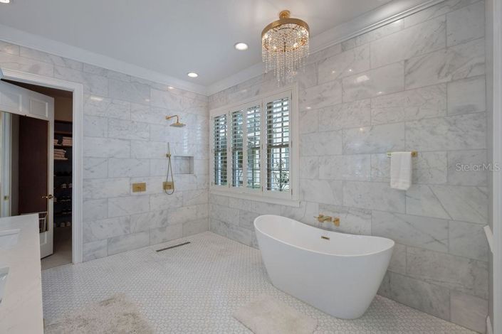 Image No.25-5 Bed Property for sale