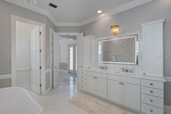 Image No.30-5 Bed Property for sale