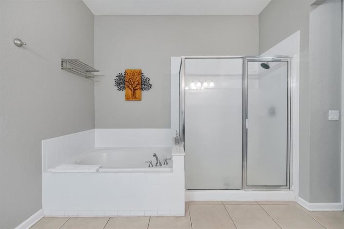 Image No.19-3 Bed Property for sale