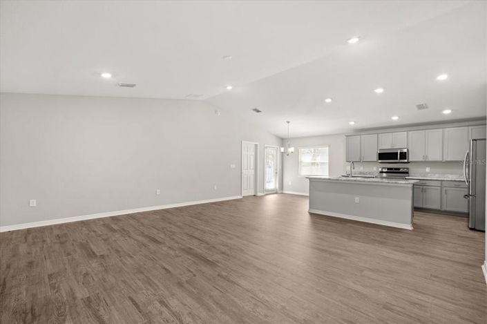 Image No.13-3 Bed Property for sale