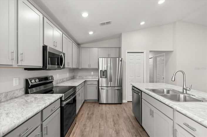 Image No.2-3 Bed Property for sale