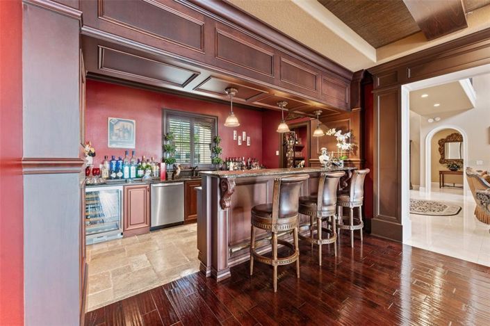 Image No.17-6 Bed Property for sale