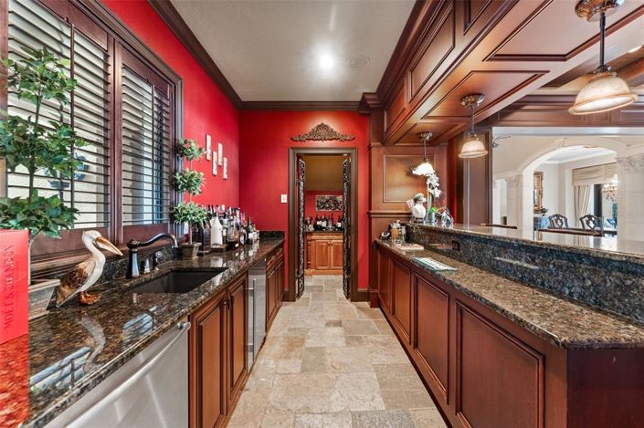 Image No.18-6 Bed Property for sale