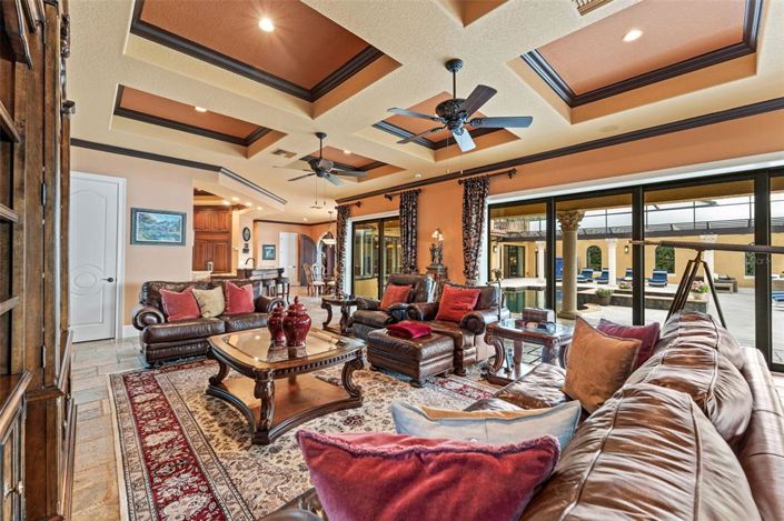 Image No.21-6 Bed Property for sale