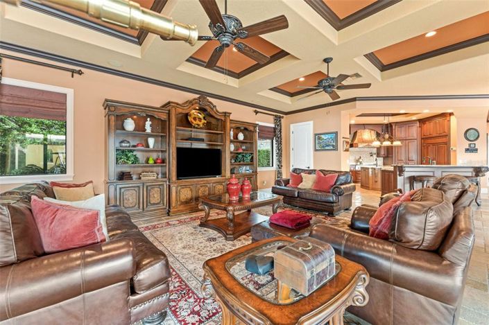 Image No.22-6 Bed Property for sale