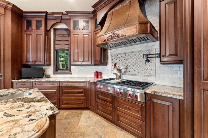 Image No.25-6 Bed Property for sale