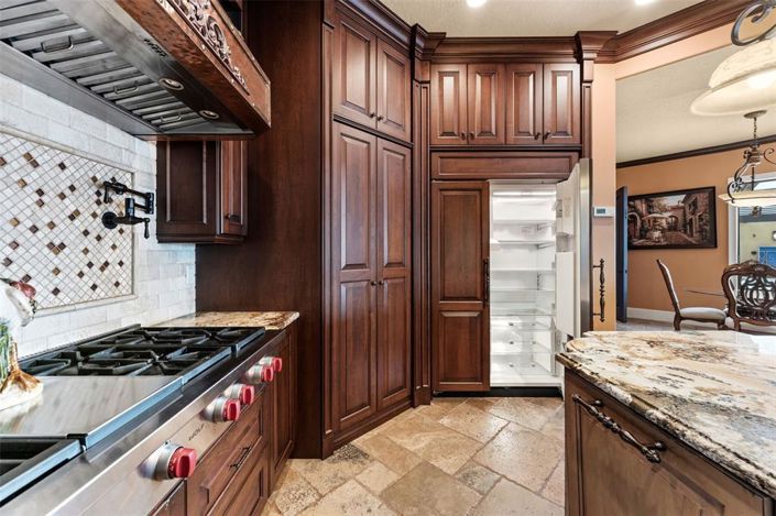 Image No.26-6 Bed Property for sale