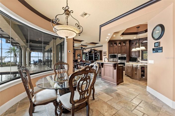 Image No.27-6 Bed Property for sale