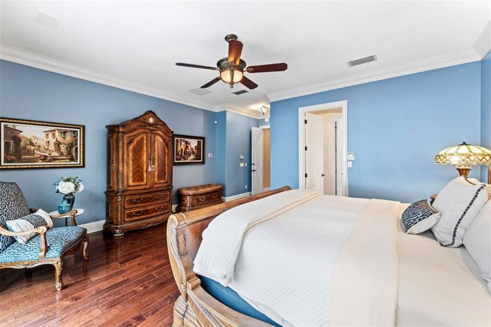 Image No.30-6 Bed Property for sale