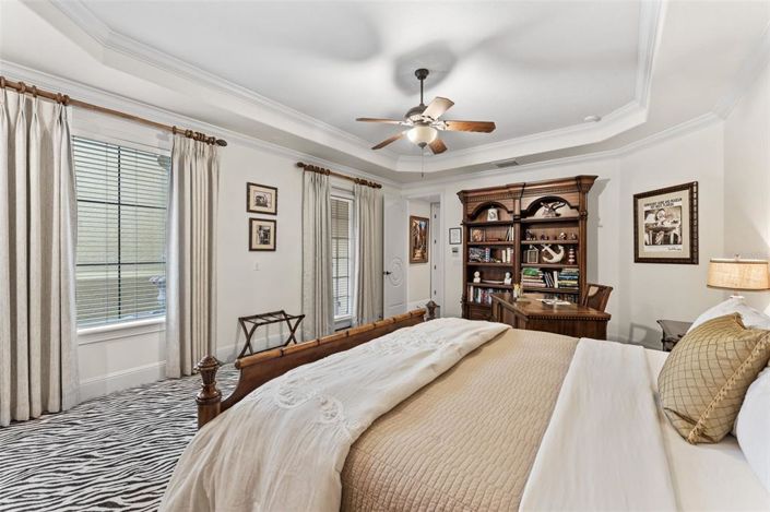 Image No.38-6 Bed Property for sale