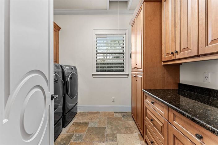 Image No.40-6 Bed Property for sale