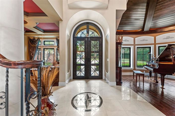 Image No.5-6 Bed Property for sale