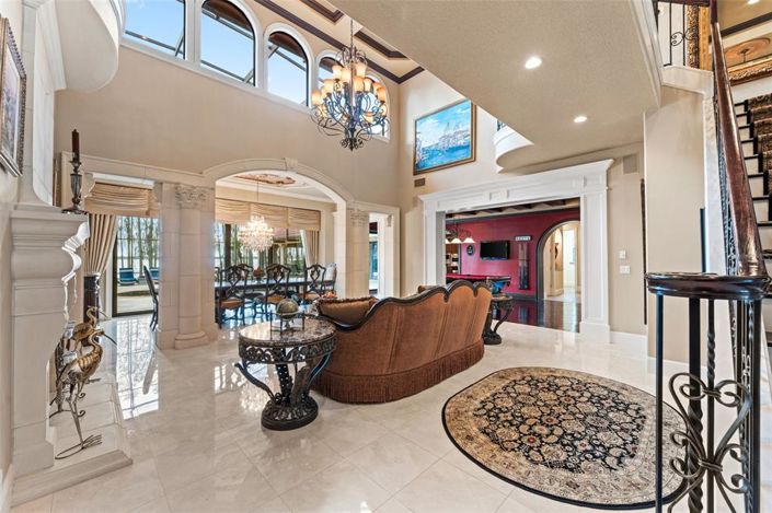 Image No.9-6 Bed Property for sale