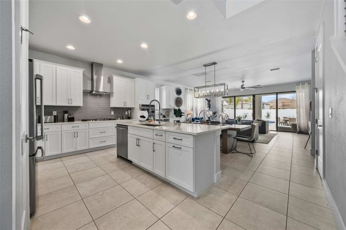 Image No.13-6 Bed Property for sale