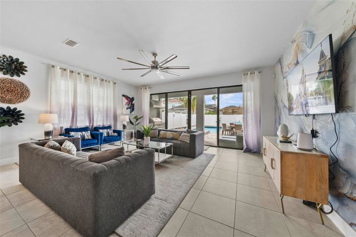 Image No.20-6 Bed Property for sale