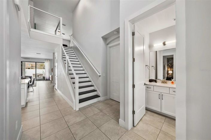 Image No.3-6 Bed Property for sale