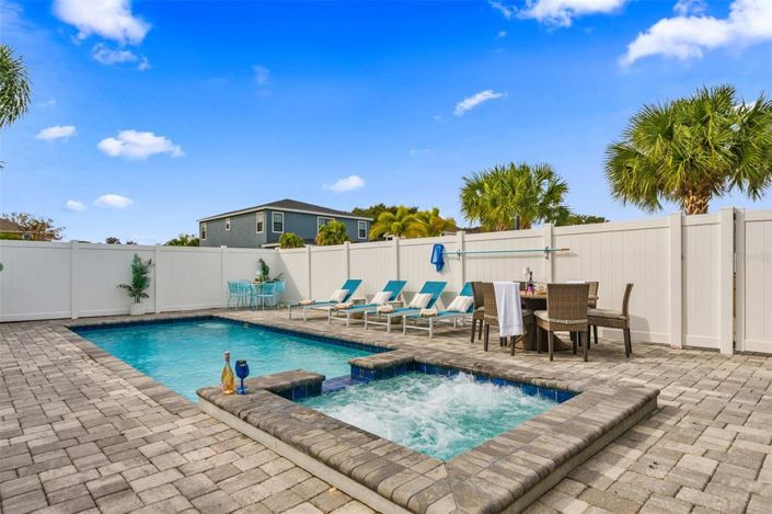 Image No.32-6 Bed Property for sale