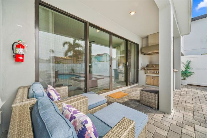 Image No.40-6 Bed Property for sale