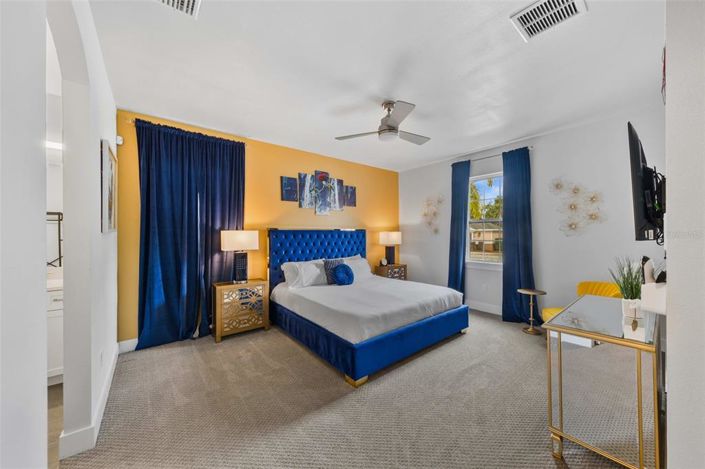 Image No.5-6 Bed Property for sale