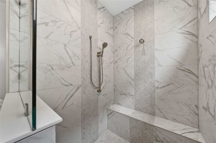 Image No.9-6 Bed Property for sale