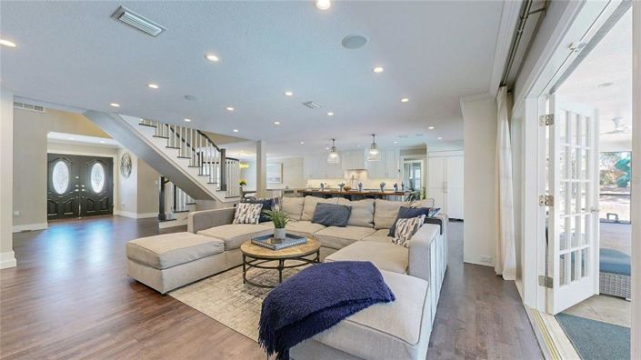 Image No.10-5 Bed Property for sale