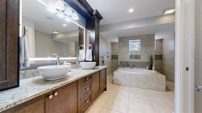 Image No.16-5 Bed Property for sale