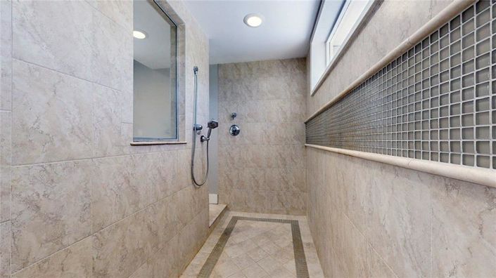 Image No.18-5 Bed Property for sale