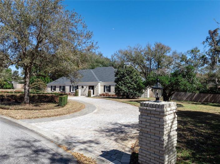 Image No.2-5 Bed Property for sale