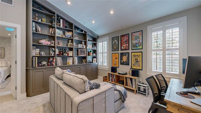 Image No.20-5 Bed Property for sale