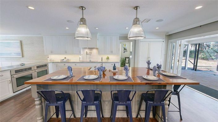 Image No.44-5 Bed Property for sale