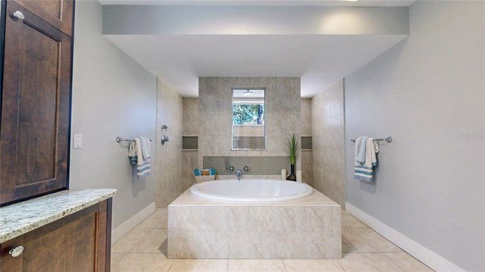 Image No.57-5 Bed Property for sale