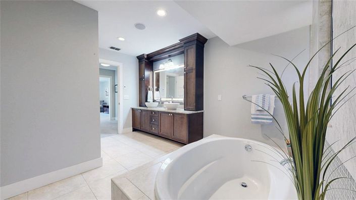 Image No.58-5 Bed Property for sale