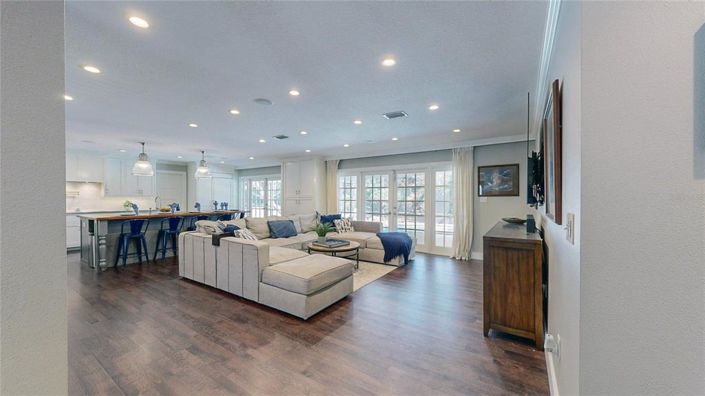 Image No.9-5 Bed Property for sale