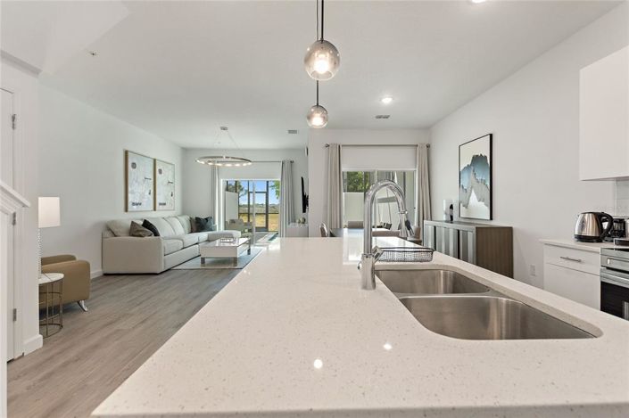 Image No.15-6 Bed Townhouse for sale